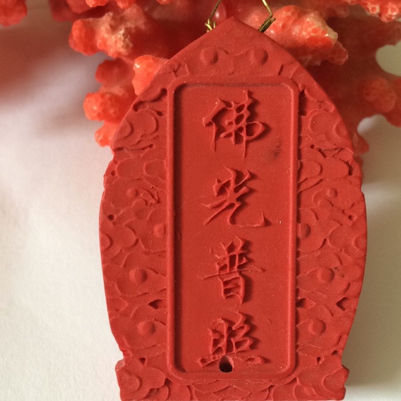 Vintage engraved Buddha cinnabar pendent - Picture 3 of 4